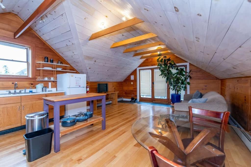 Bright And Cozy Treehouse Apartment Burlington Exteriér fotografie